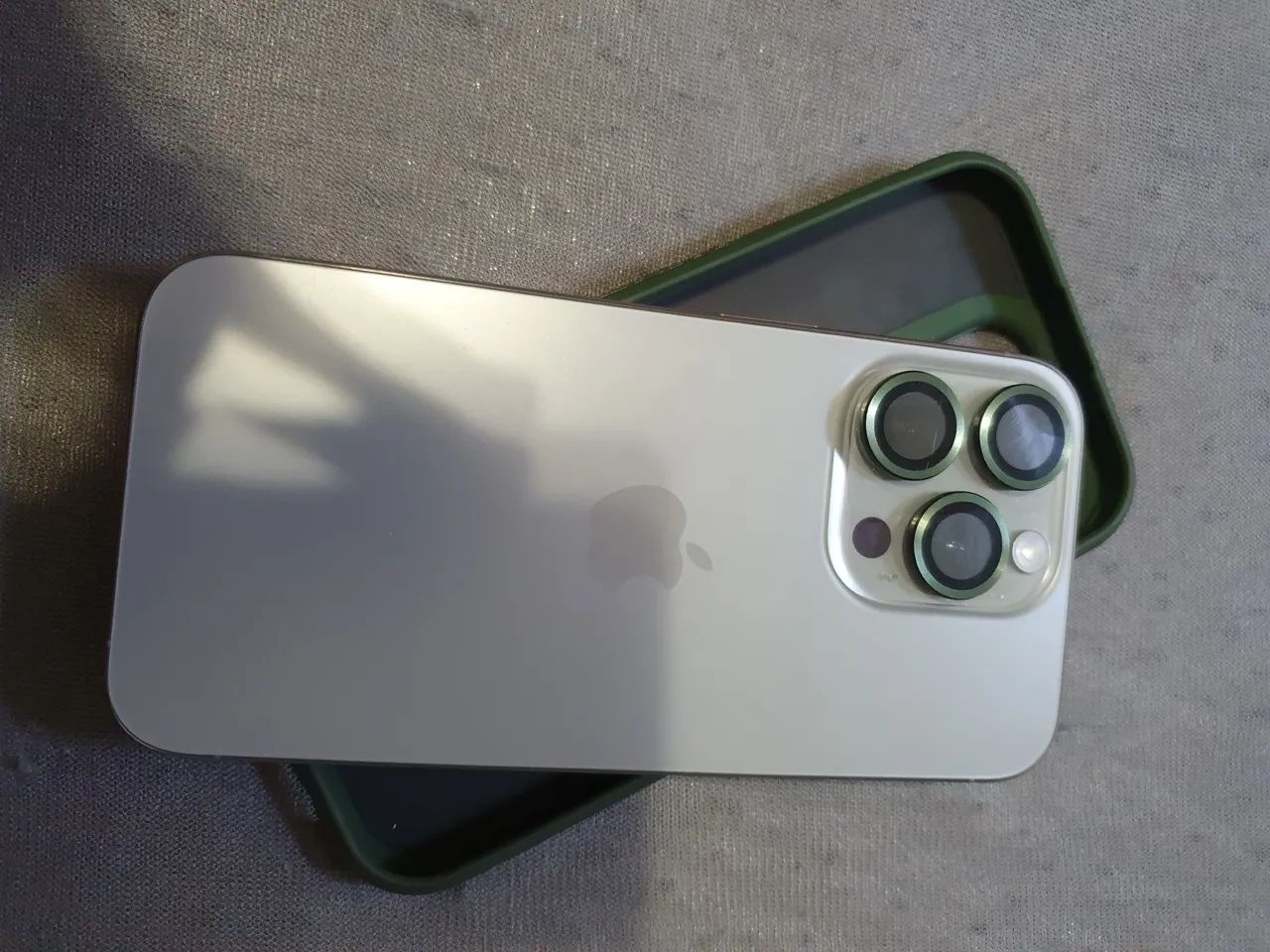 iPhone 15 Pro - Foto 2