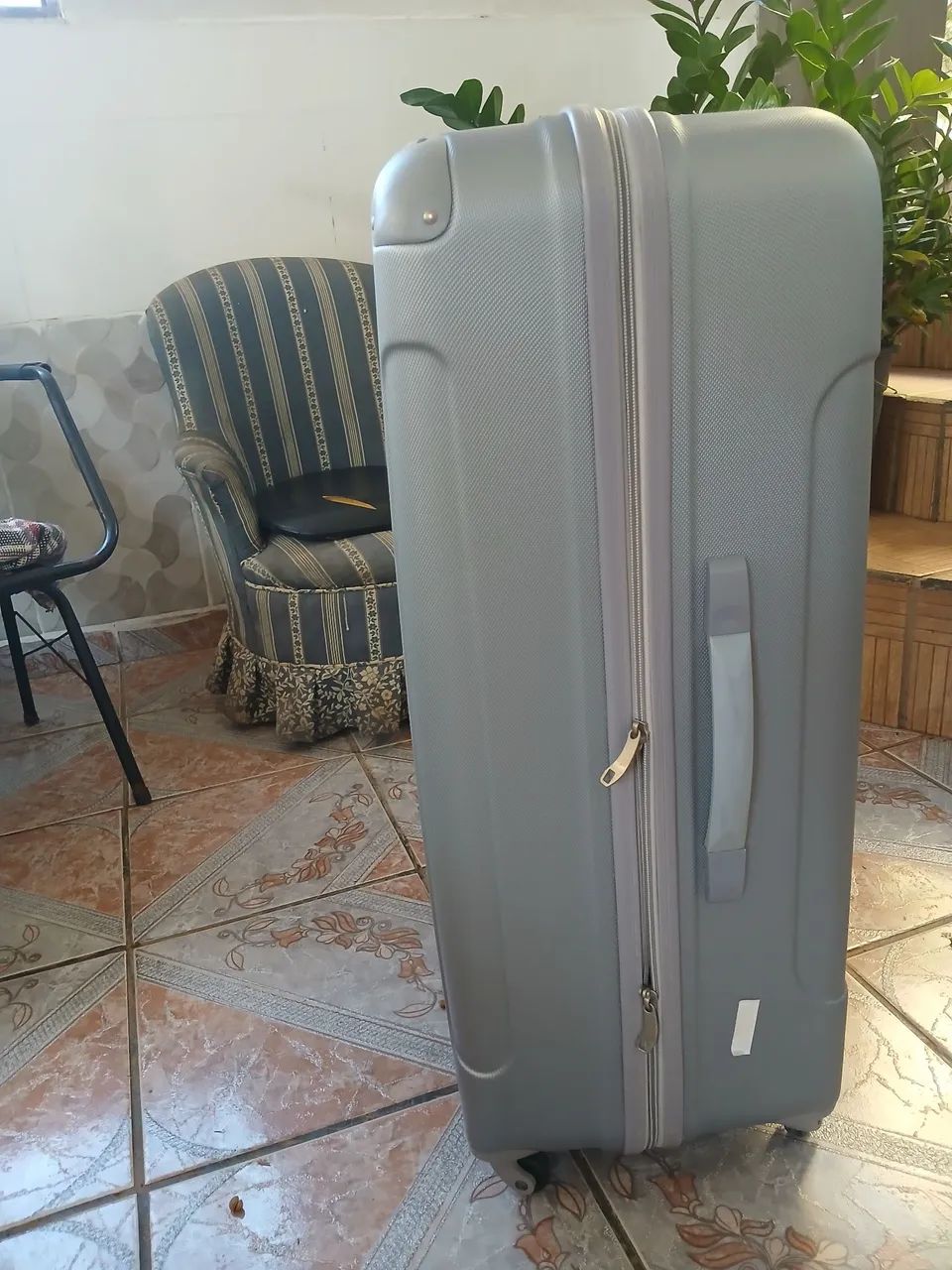 Mala de 33kg prata de 4 rodas rígida  - Foto 2