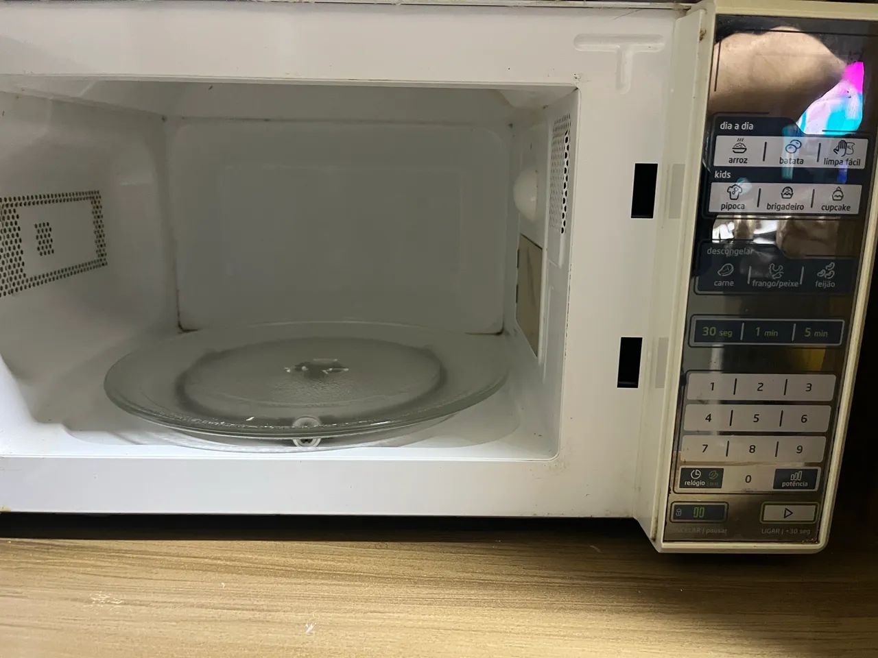 Microondas Midea 20L (Com defeito - não ta ligando)