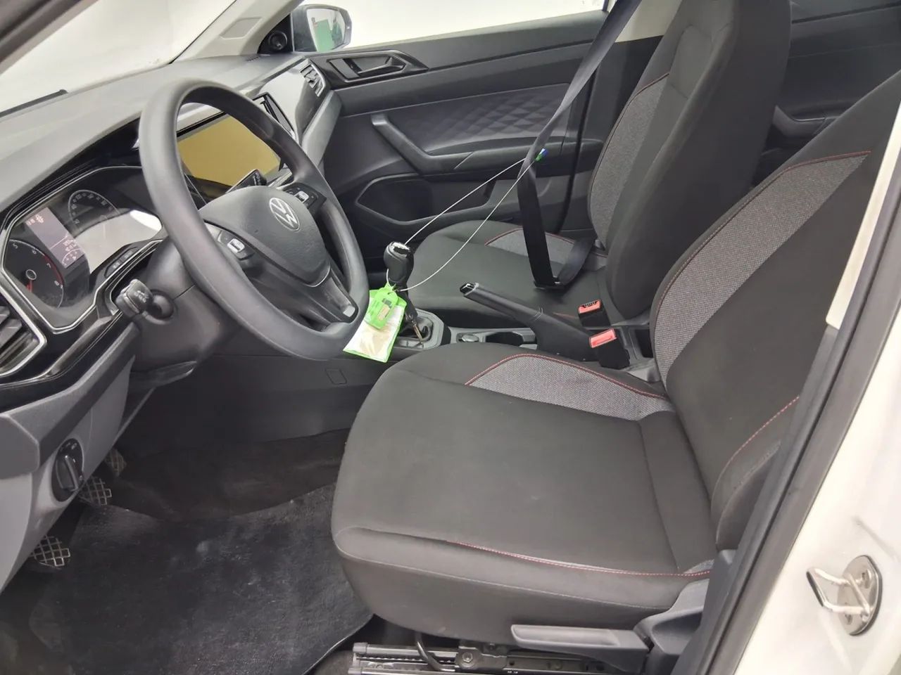 Volkswagen Polo Track 1.0 Flex 12V 5p, foto 16 de 18