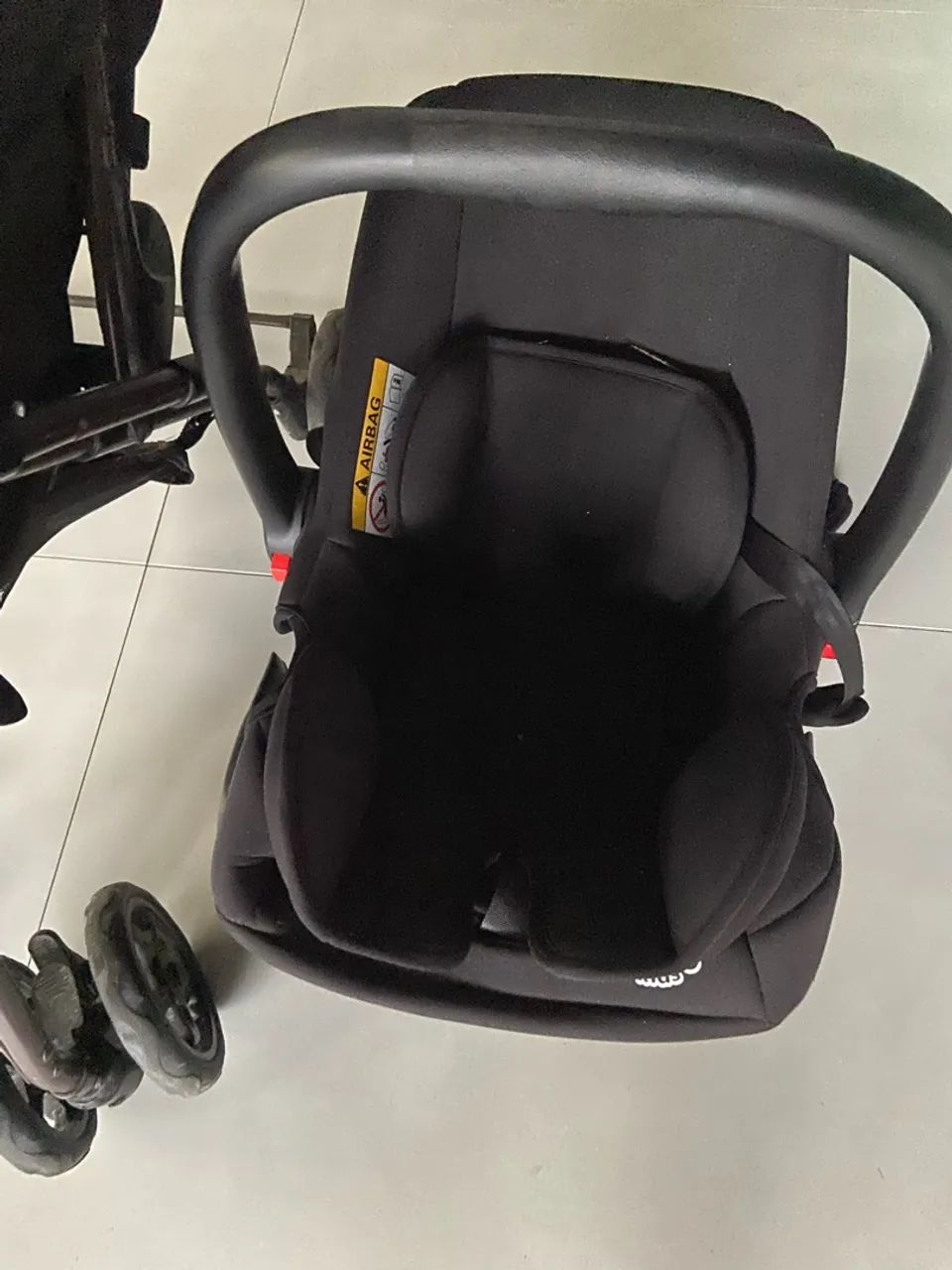 Carrinho de bebê com bebê conforto  - Foto 3