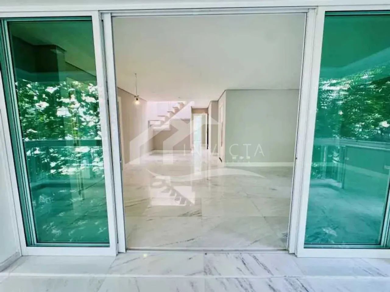 MARAVILHOSA COBERTURA DUPLEX PRÓXIMO A LAGOA - Foto 2