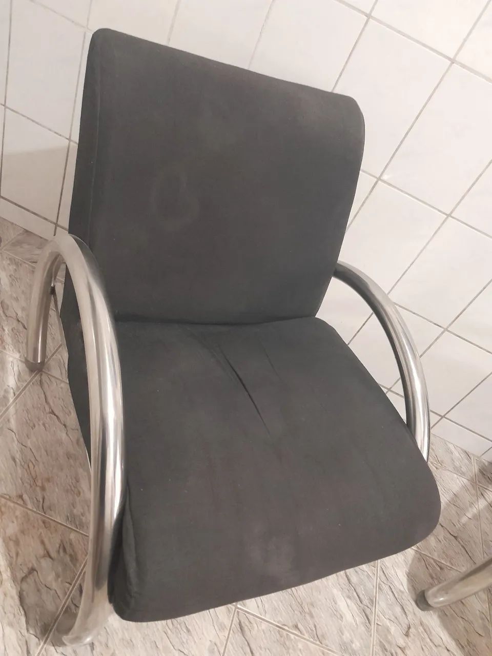 Poltronas com estrutura em inox - Foto 3