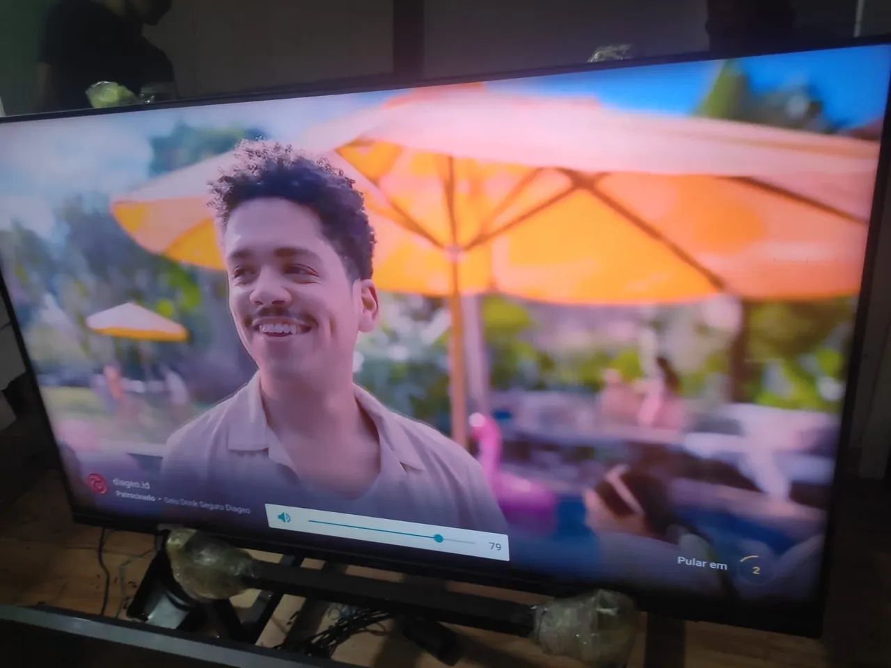 Smart TV Philips Android 50 polegadas 4K mola infinita comando de voz completo - Foto 2