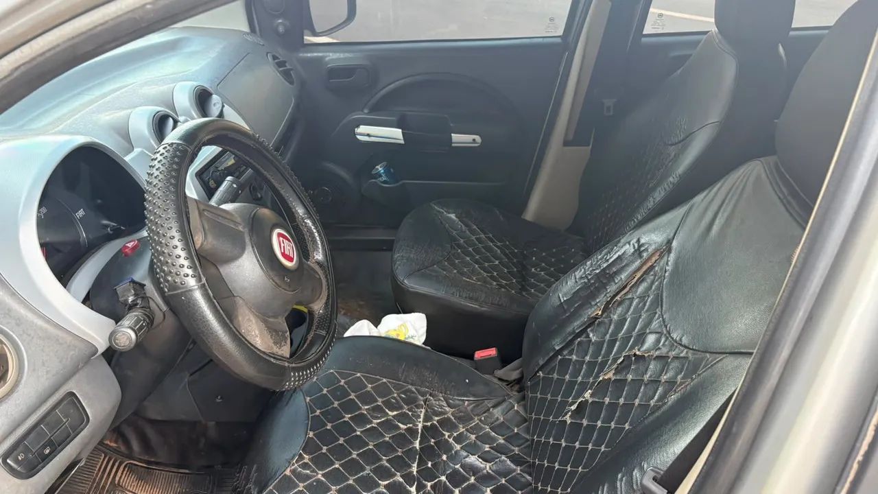 Fiat Uno Attractive 1.4 EVO Fire Flex 8V 4P 2011 - Foto 3