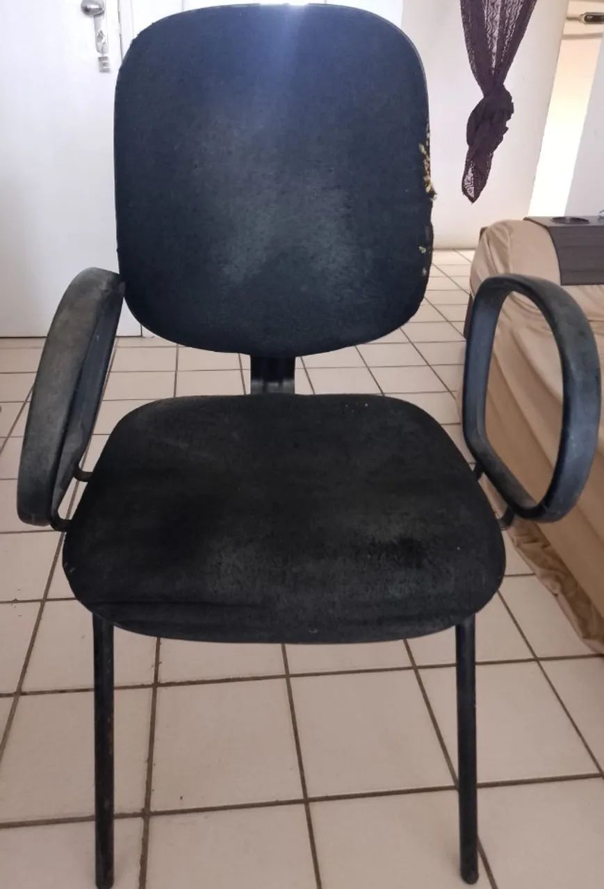 Cadeira de Escritório Preta com Braços
