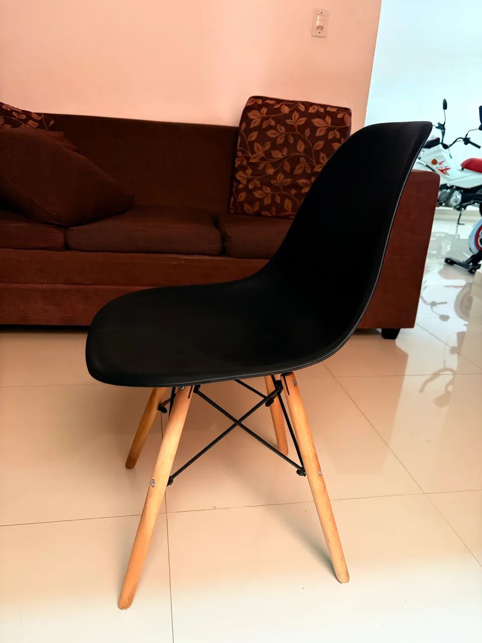 Cadeira Eames Preta - Moderna e Elegante ?