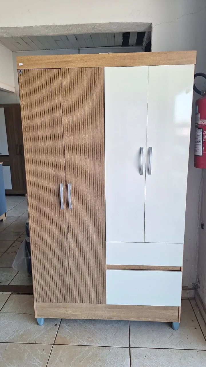 Guarda roupa 4 portas solteiro 