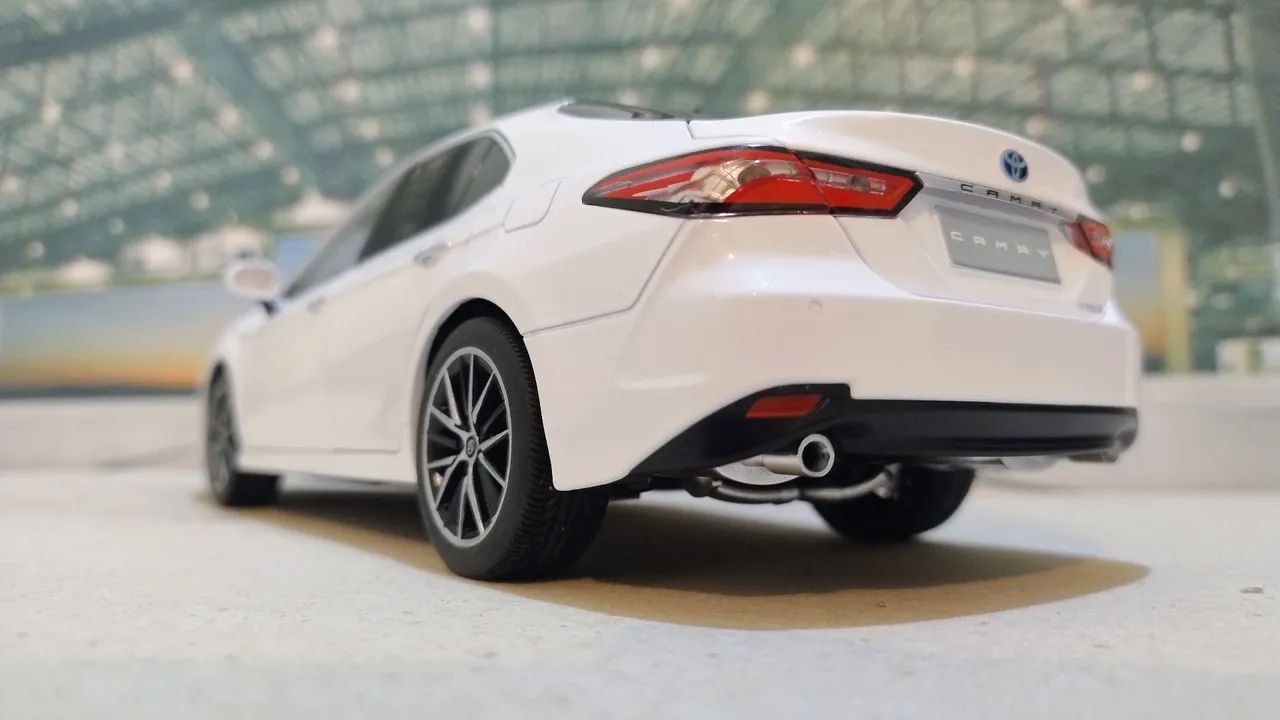 Toyota Camry 1/18 - Foto 2