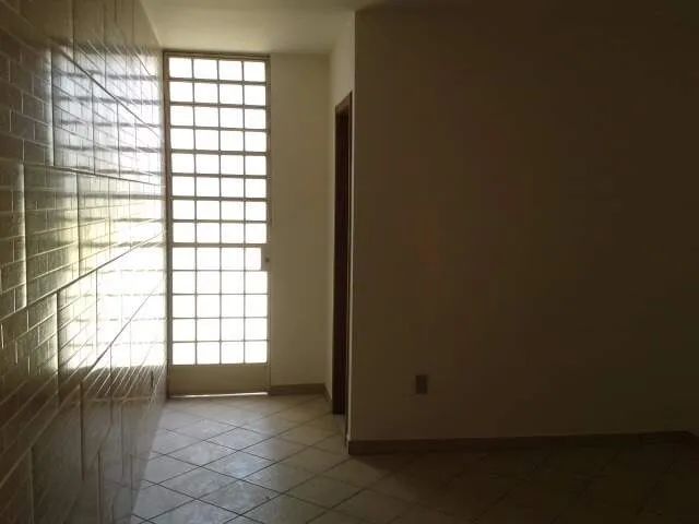 Casa geminada de 01 quarto no Estoril - Foto 2