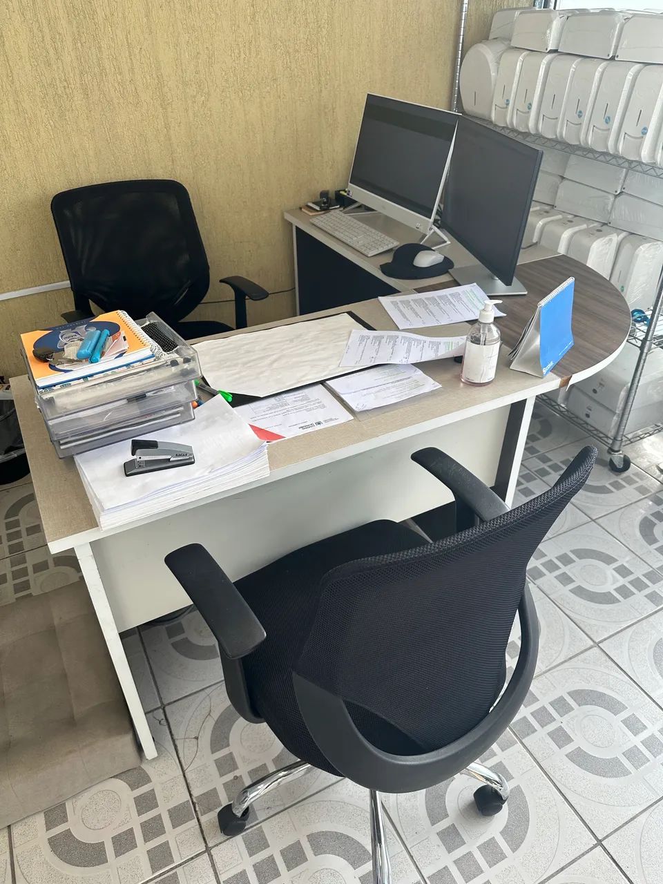 Mesa em L com 2 Gavetas e Chaves  - Foto 2