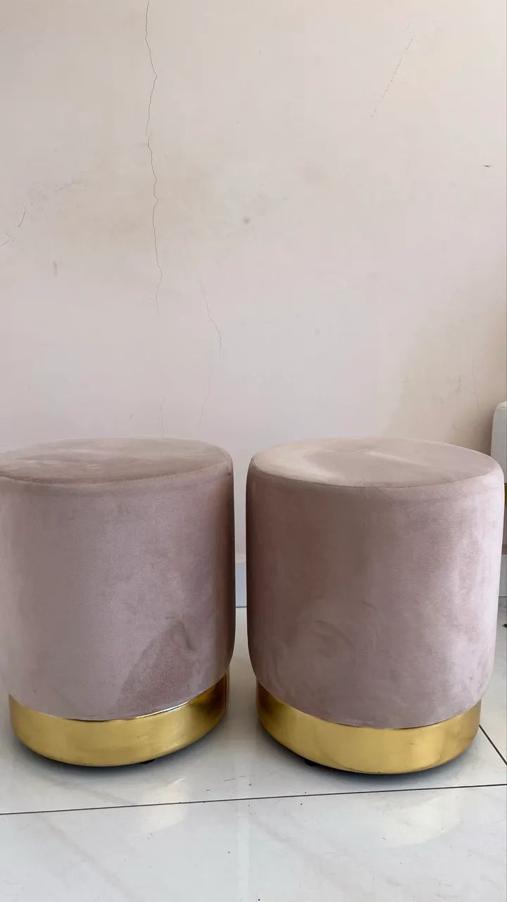Dois Puffs de Camurça rose com dourado - Foto 3