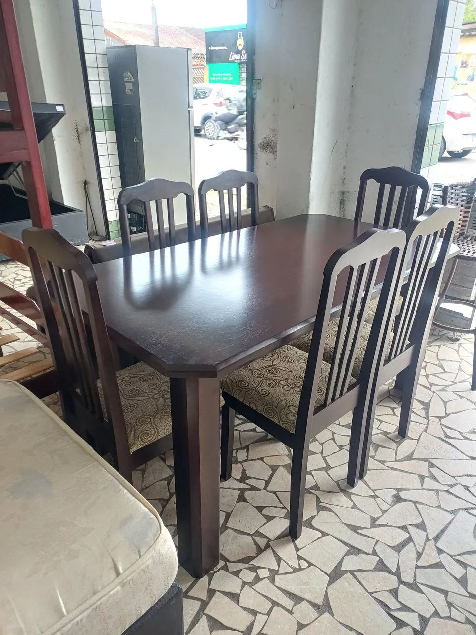 Mesa 6 cadeiras madeira maciça 
