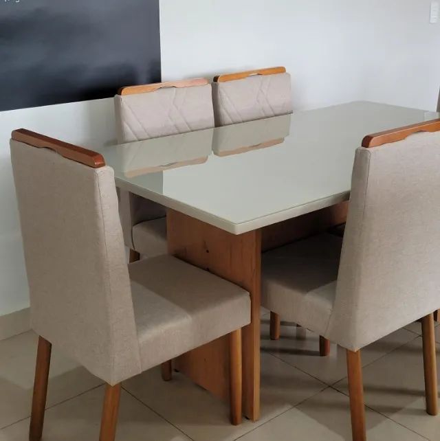 Mesa de 6 lugares nova com tampo de madeira e vidro