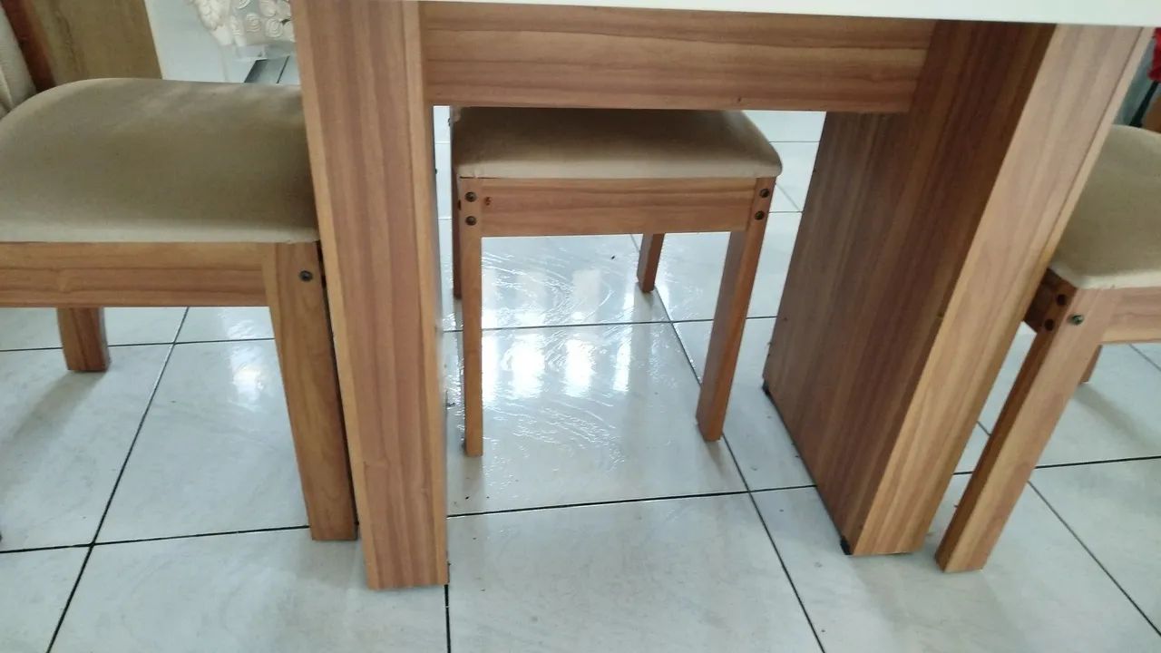 Vendo mesa 4 cadeiras - Foto 4