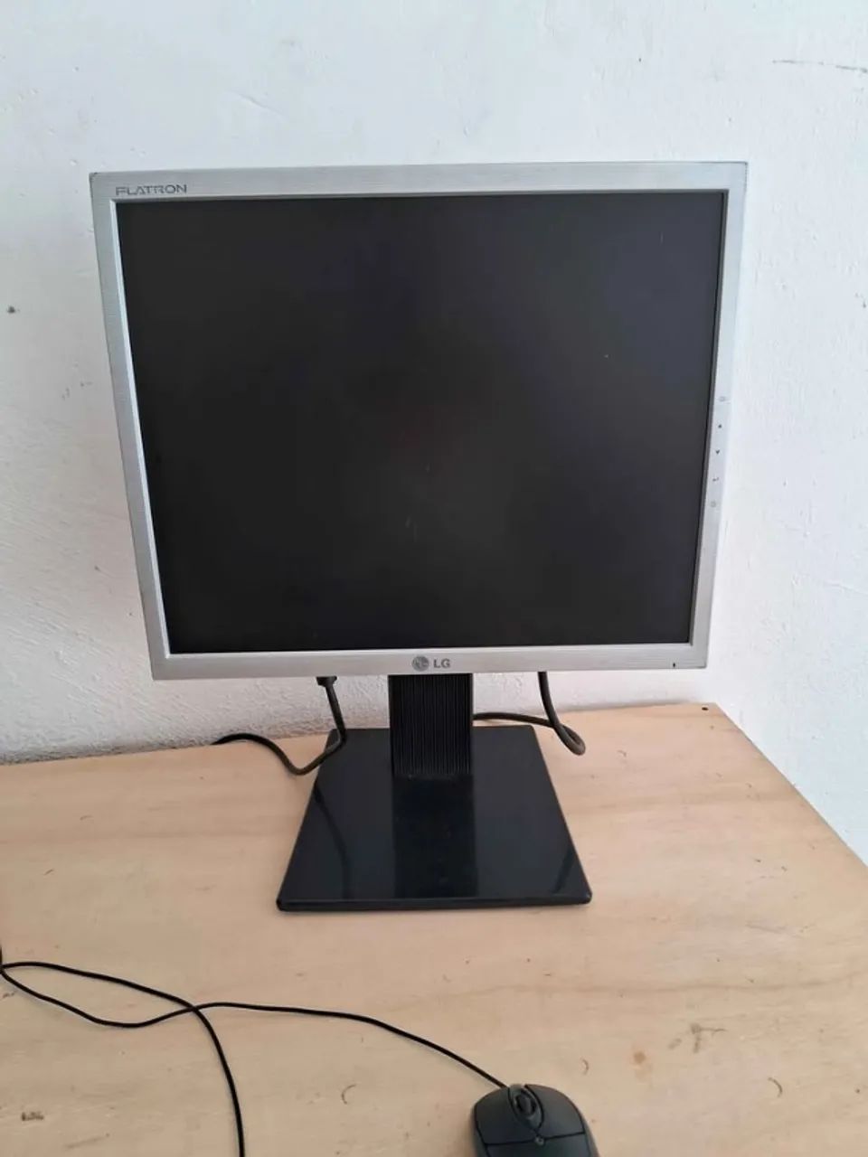 Monitor LG 15 polegada com regulagem de altura. - Foto 2
