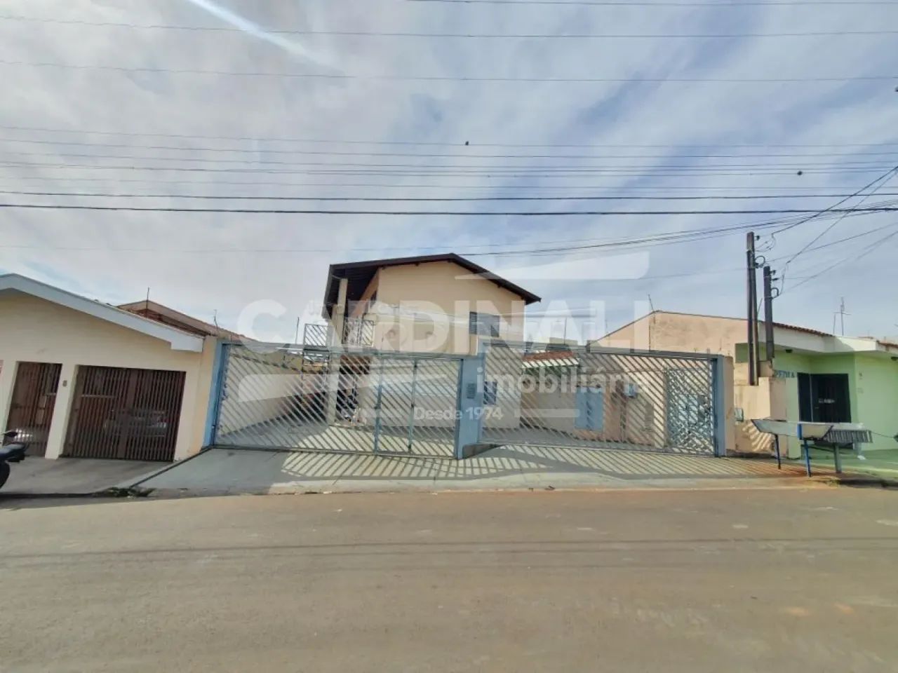 Kitnet bem localizada.