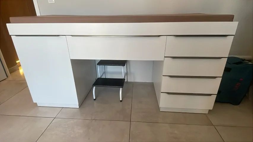 MACA MÉDICA COM ARMÁRIO