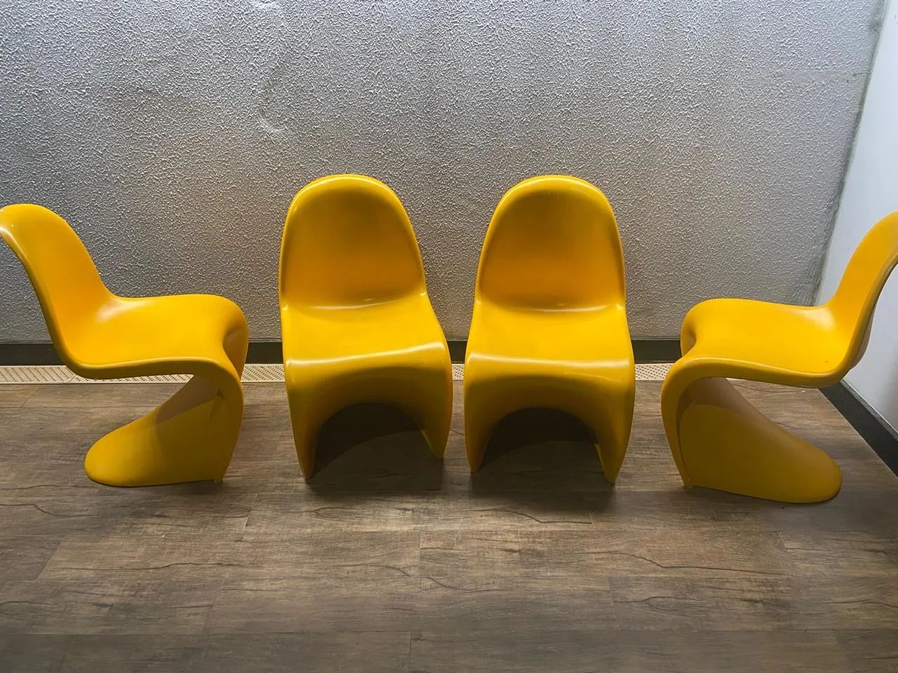 Cadeiras amarelas modernas - design diferenciado