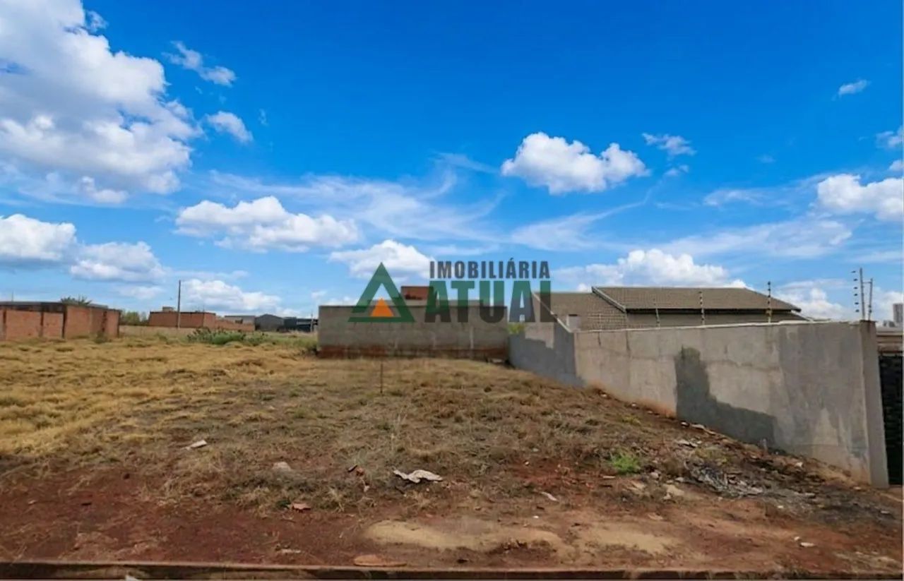 Terreno com 450m²a venda em Cambé.