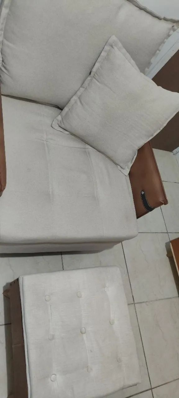 Poltronas beje mais puffs - Foto 2