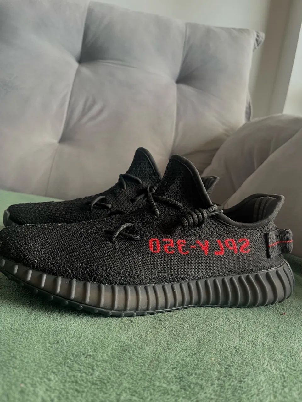 Yeezy 350 v2 bred