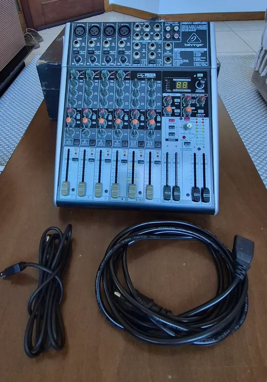 Mesa de som Behringer