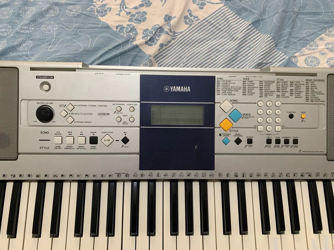 Yamaha PSR-E323