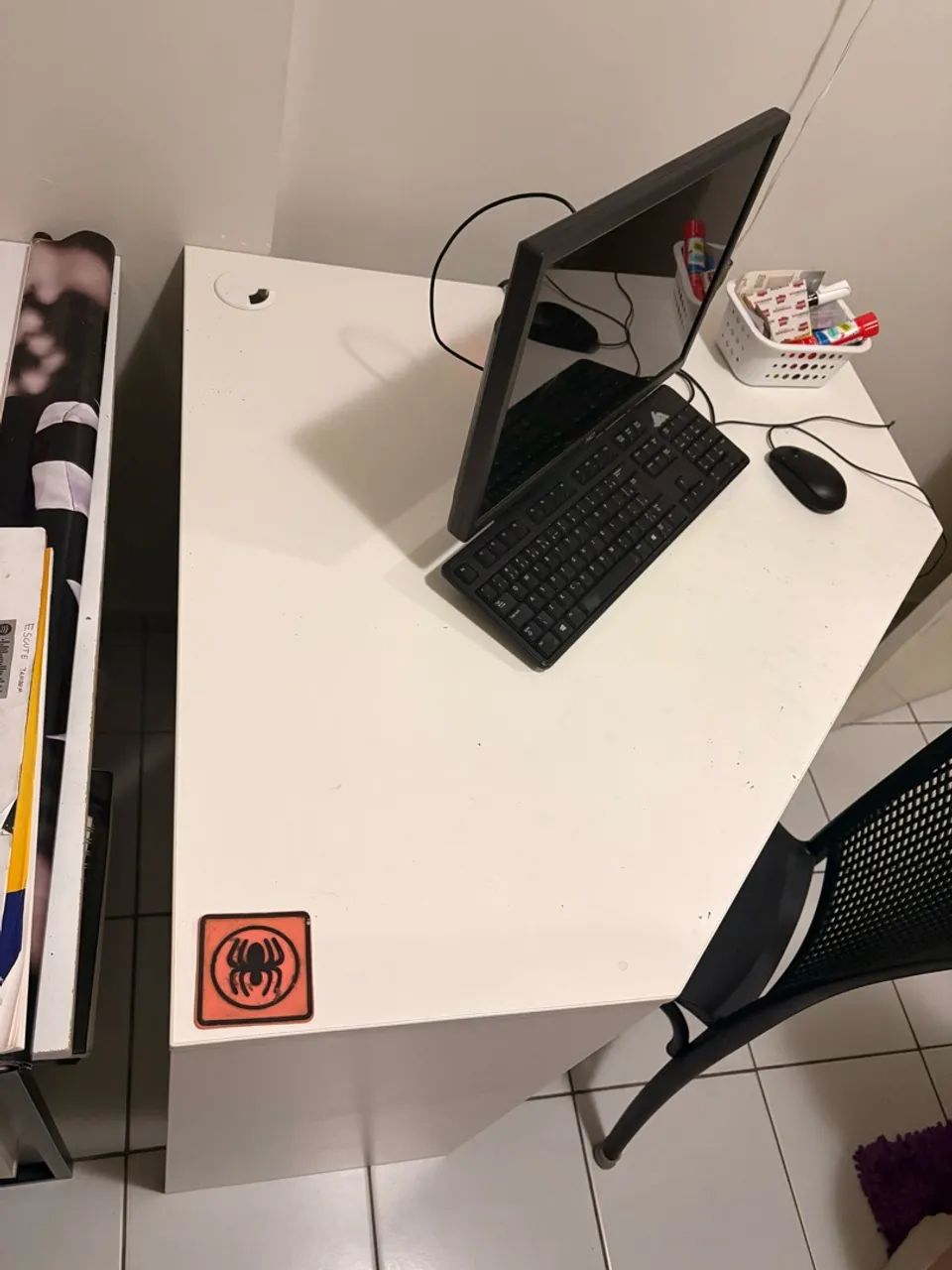 Mesa de Escritório / Estudos - Compacta e Funcional - Foto 2