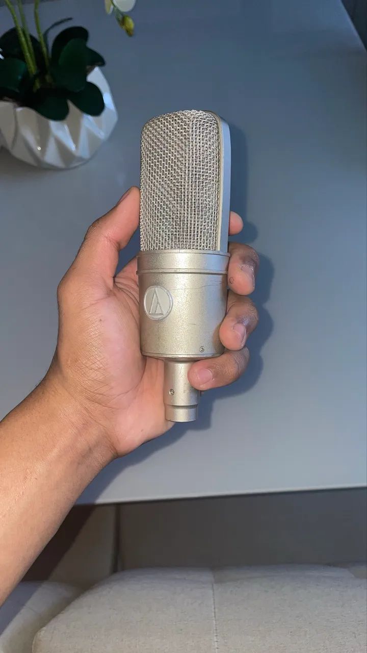 Audio-Technica AT4047 SV - Microfone Condensador Cardioide para Estúdio