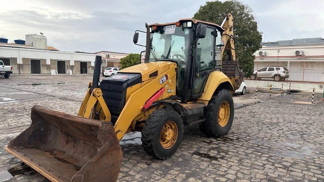 Retroescavadeira Cat 