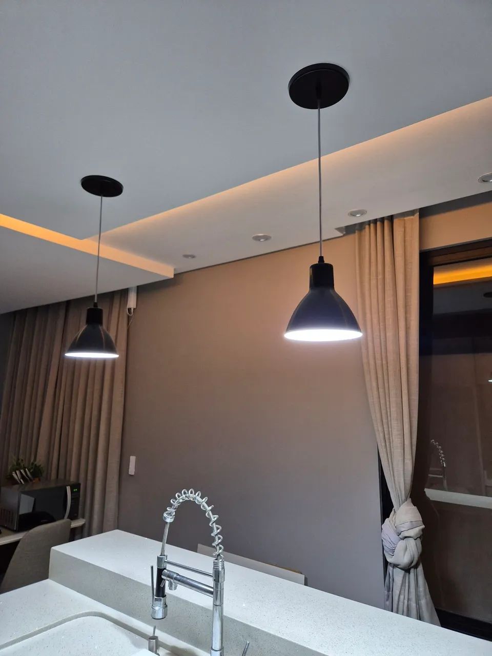 Pendente preto quarto/cozinha 
