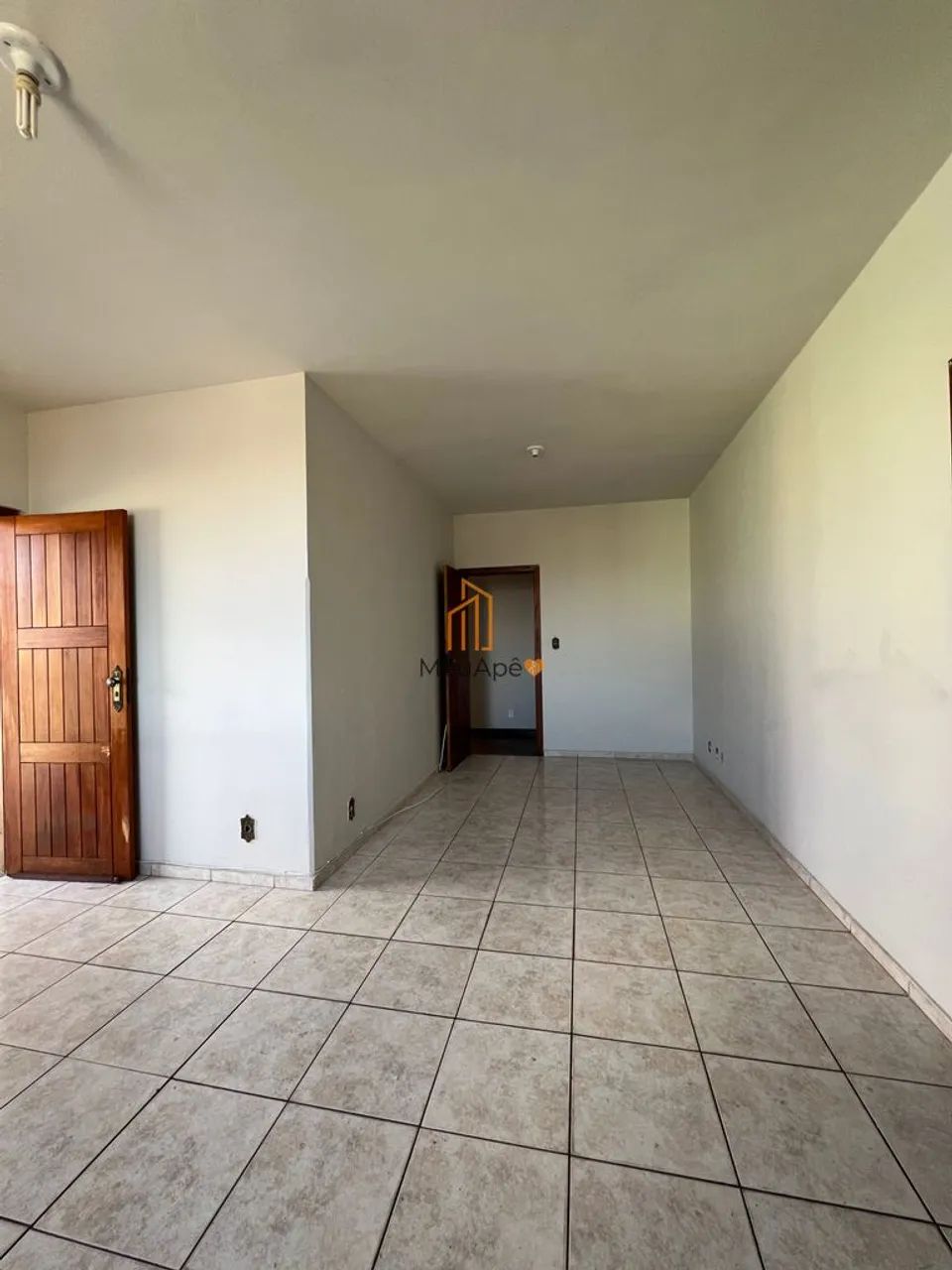 Amplo apartamento de 112m² com suíte e varanda no bairro Coqueiros - Foto 4