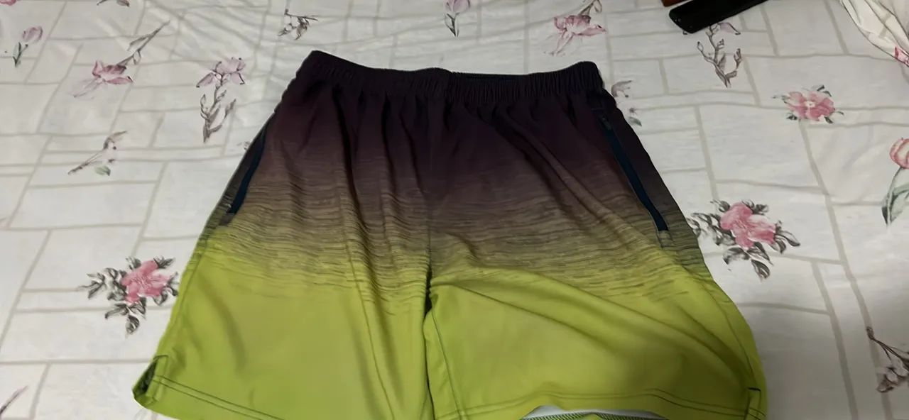 Shorts Bermuda Esportiva Degradê com Bolsos de Zíper
