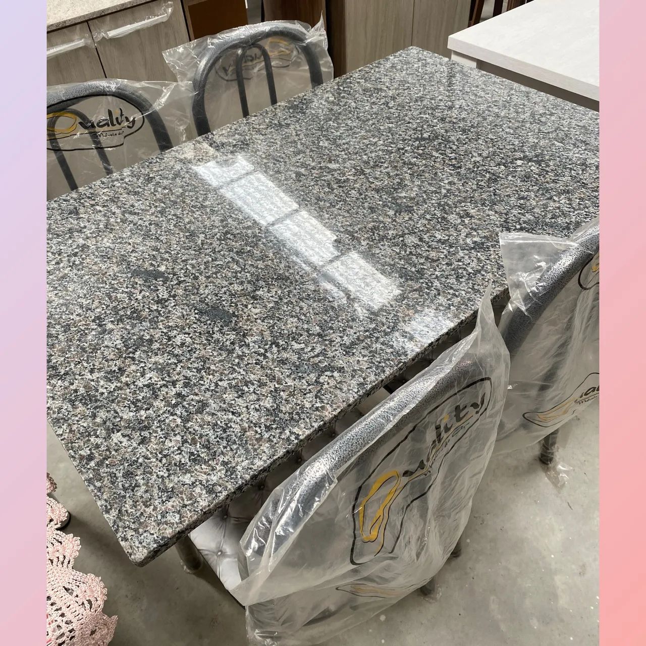 Mesa com 4 cadeiras - entrego hoje 