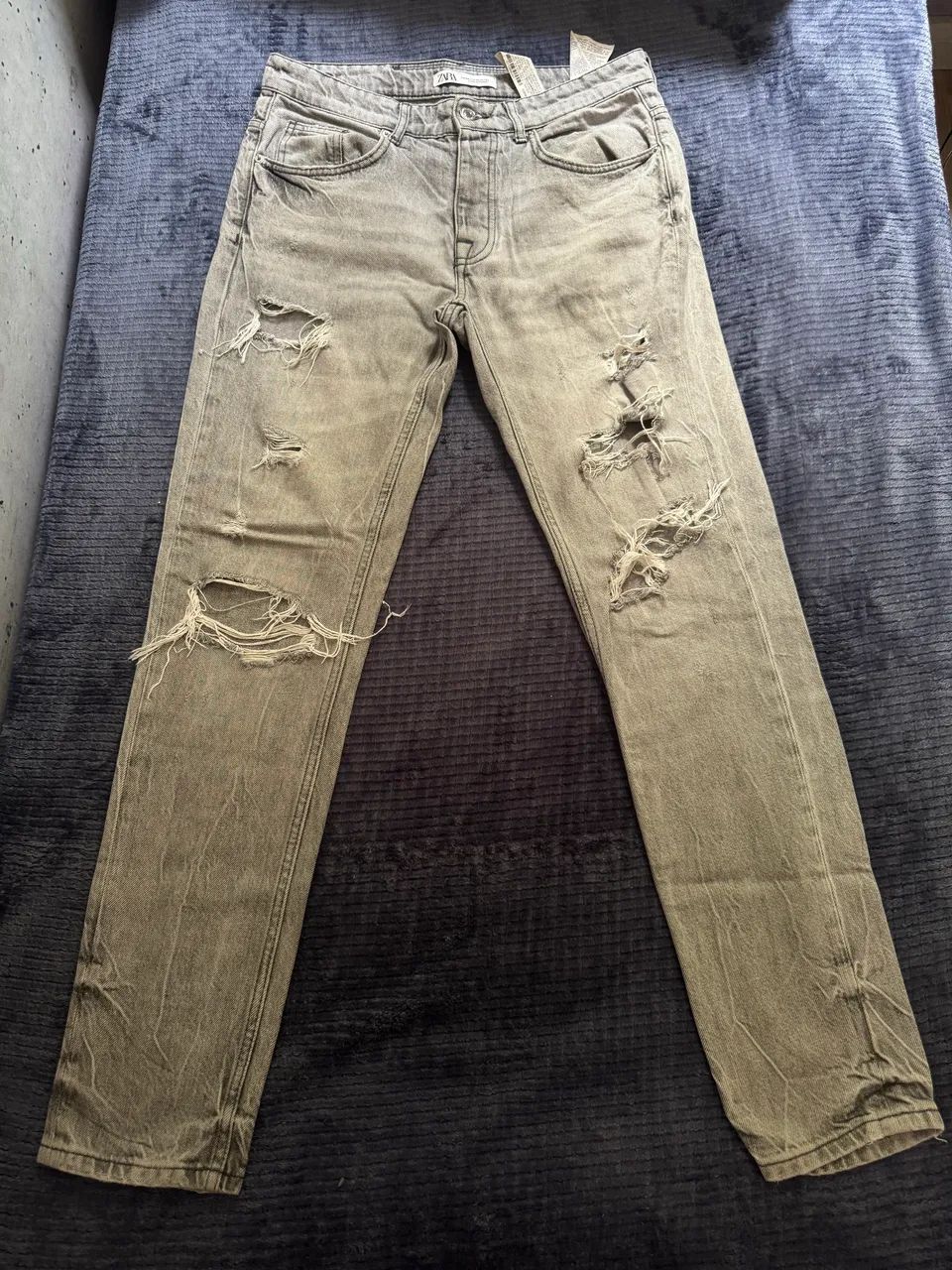 Calça Zara - modelo rasgado