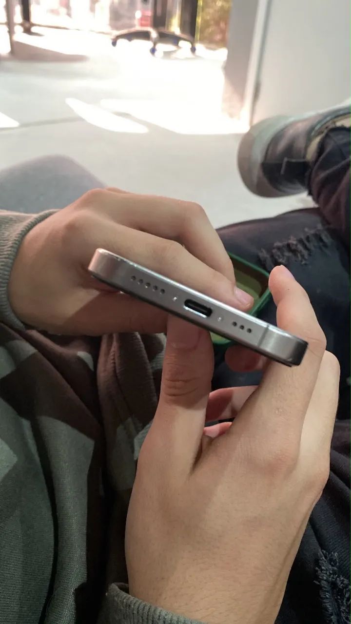 Iphone 15 Pro - Foto 3