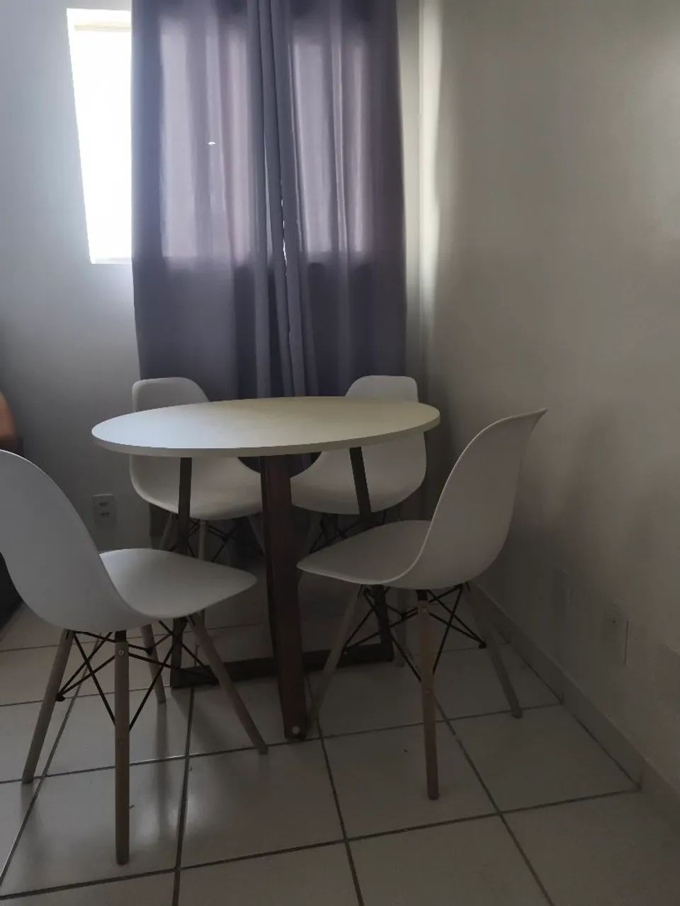 Mesa com 4 cadeiras  - Foto 3