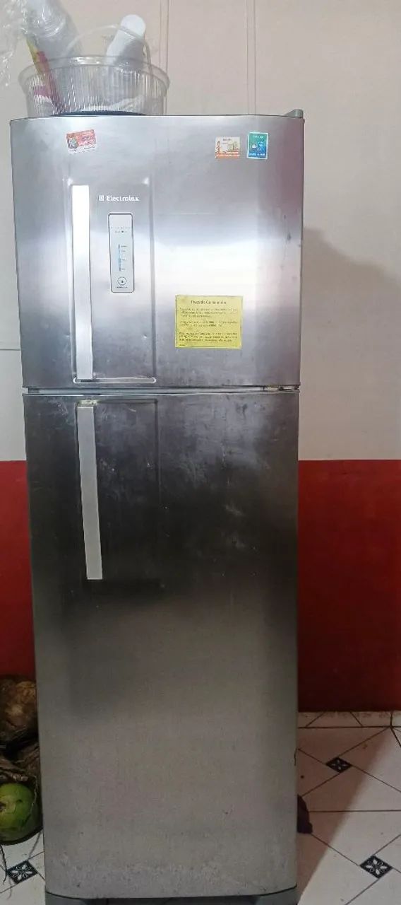 Vende - se Geladeira Electrolux 
