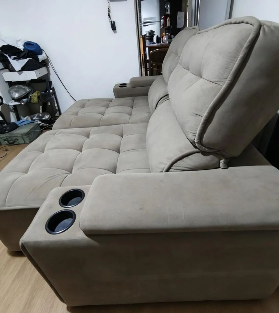 Sofá retrátil reclinável molas ensacadas e com porta copos  - Foto 2