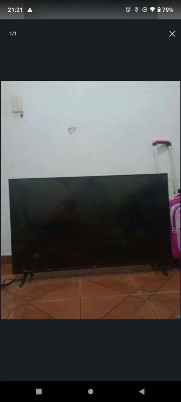 Vendo essa televisão com a tela quebrada 