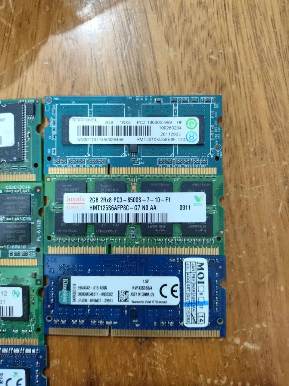 Lote com 11 memórias RAM para notebook de diversas capacidades e marcas. - Foto 2