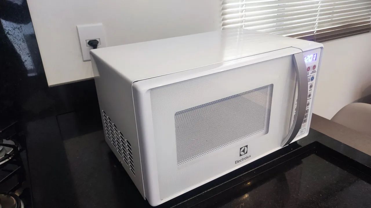 Microondas Eletrolux 20 litros  - Foto 2