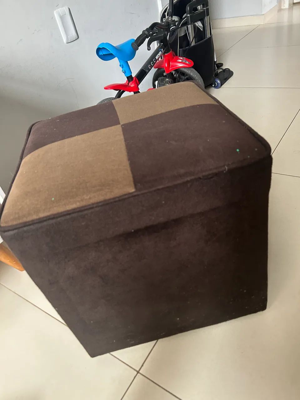 Puff muito conservado 