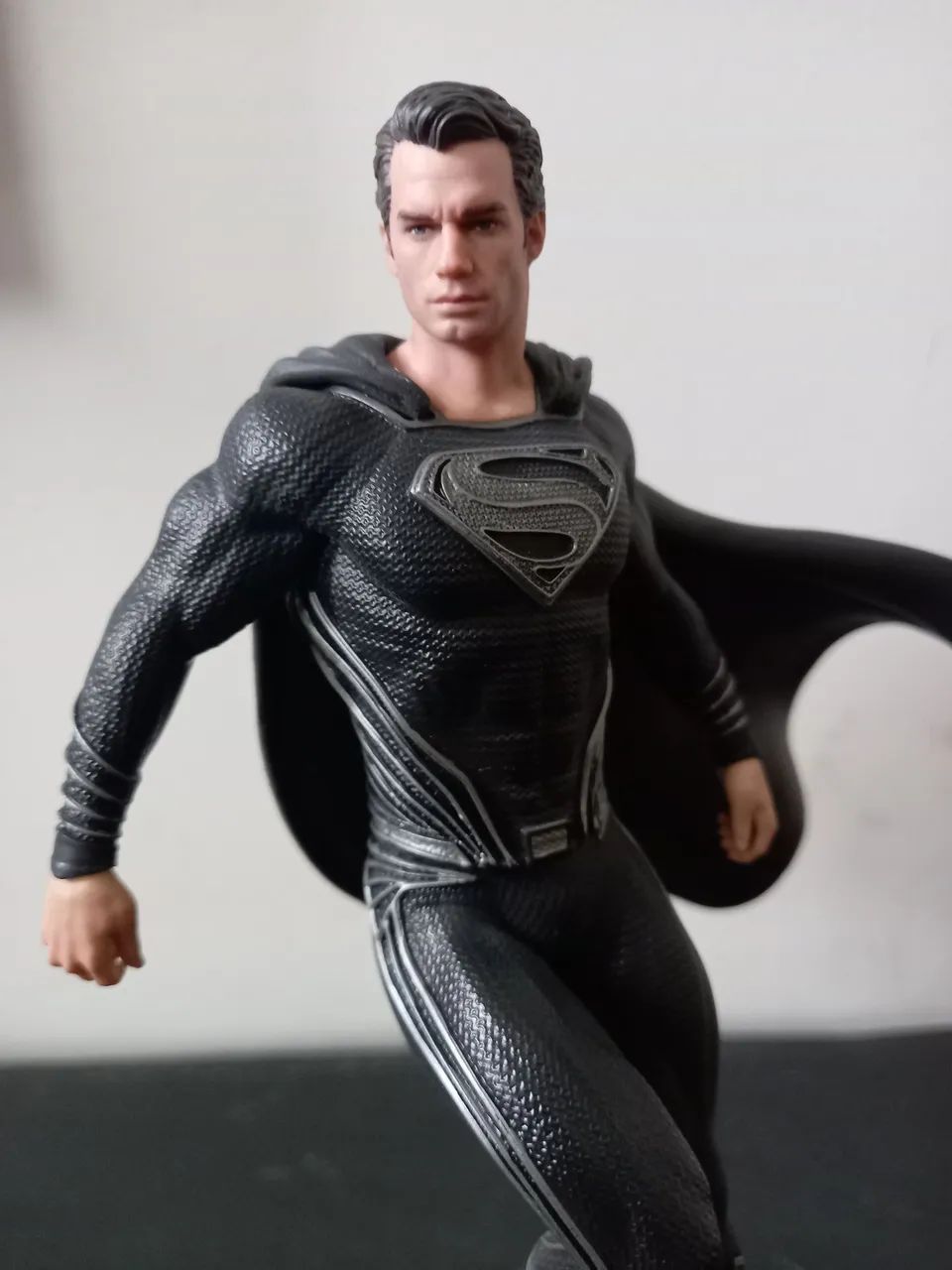 Estátua Superman Black Suit - Justice League - Art Scale 1/10 - Iron Studios - Foto 5