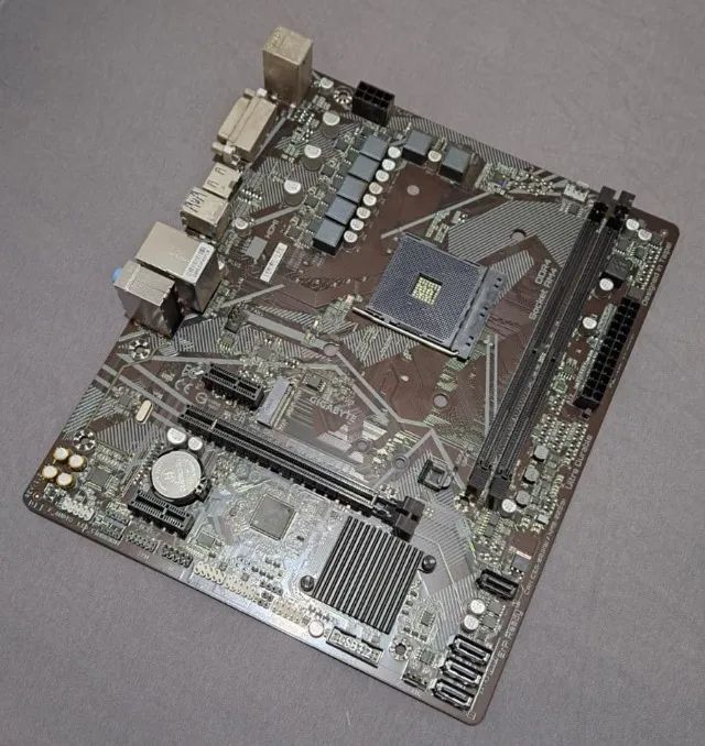 Placa-mãe Gigabyte A520M H Micro ATX AM4 - Foto 3