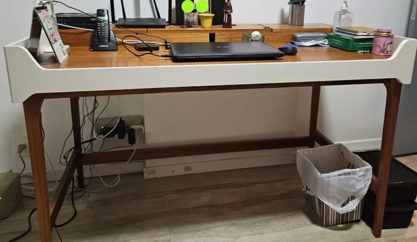 ESCRIVANINHA MODERNA