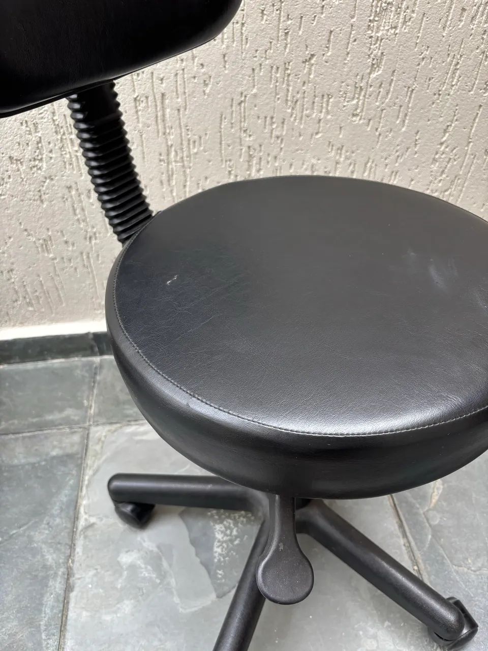 Mocho/cadeira preto com altura regulável  - Foto 3