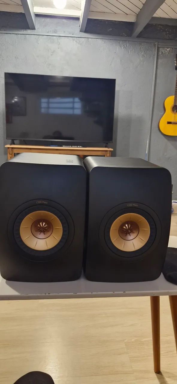 Par de Caixas Bookshelf KEF LS50 meta