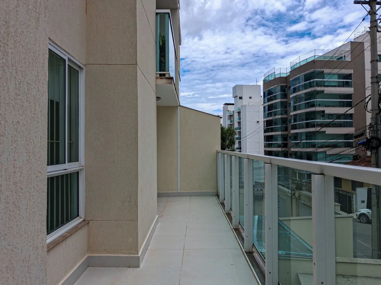 Apartamento com varanda e área externa para locação - Foto 4